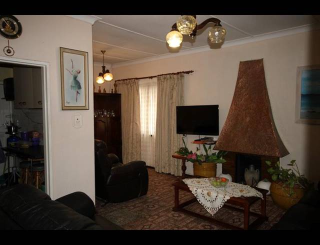 2 BEDROOM HOUSE FOR SALE IN KENSINGTON